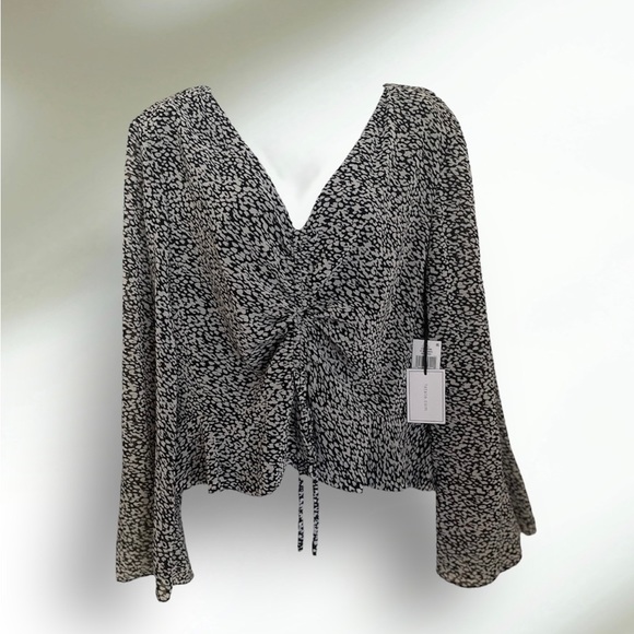 1.STATE Women’s Top Long Sleeve Adjustable Center Ruched V-Neck Top. - Picture 3 of 4